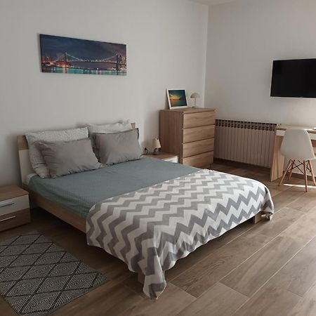 Studio Apartman Dori Pula Exterior foto