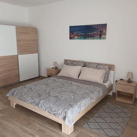 Studio Apartman Dori Pula Exterior foto